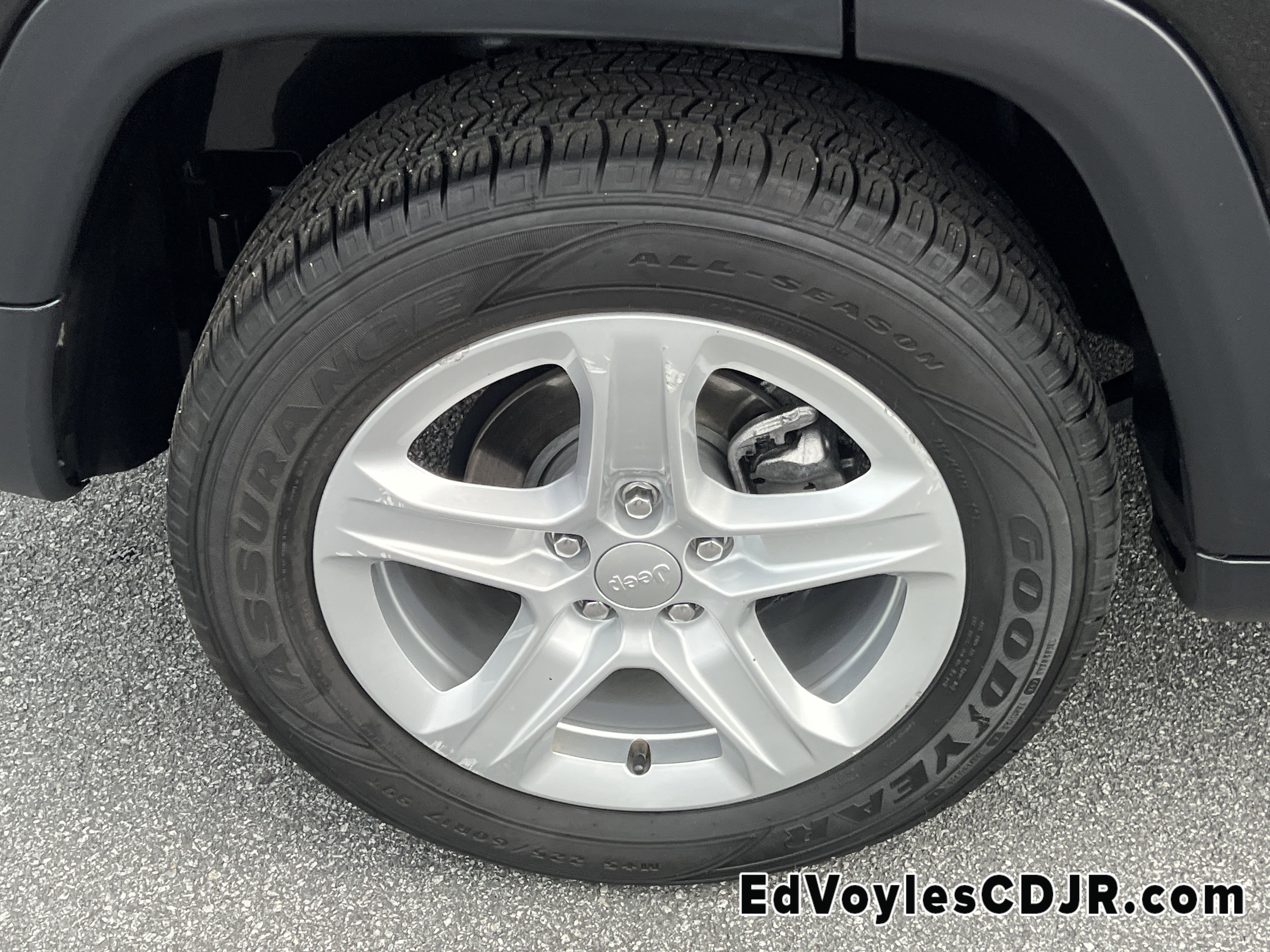 Used 2023 Jeep Compass Sport image 21