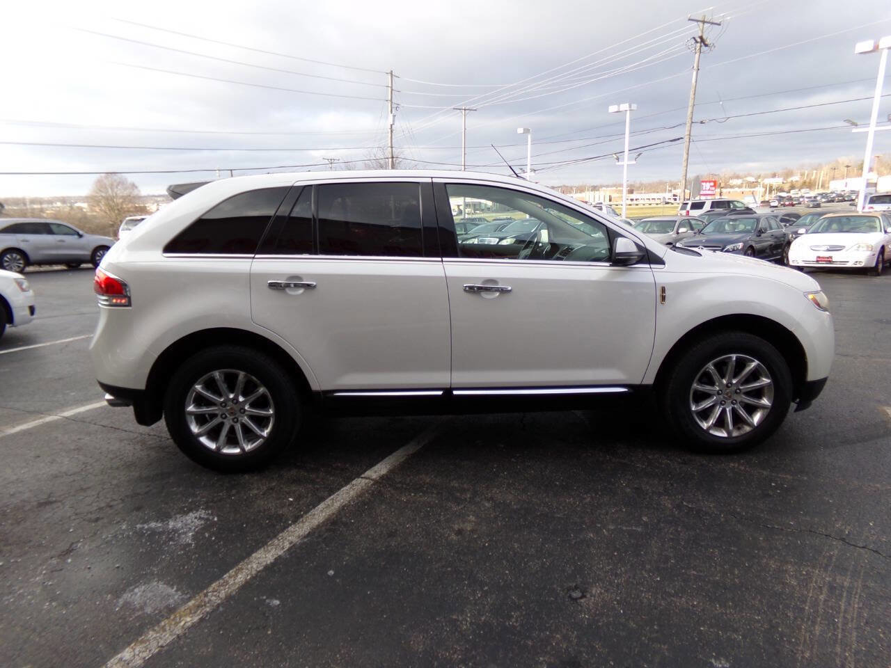 Used 2012 Lincoln MKX FWD image 5