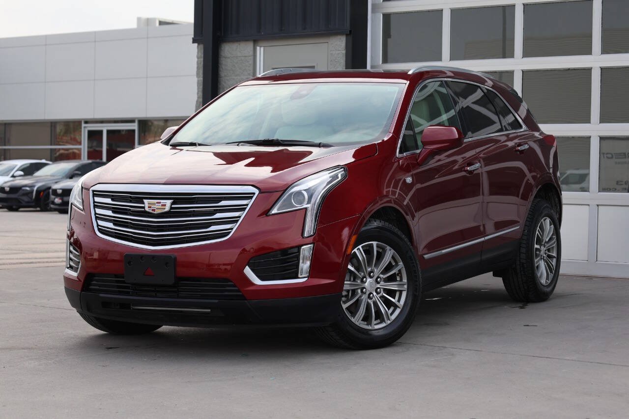 Used 2017 Cadillac XT5 Luxury w/ Driver Awareness Package AWD/4WD image 3