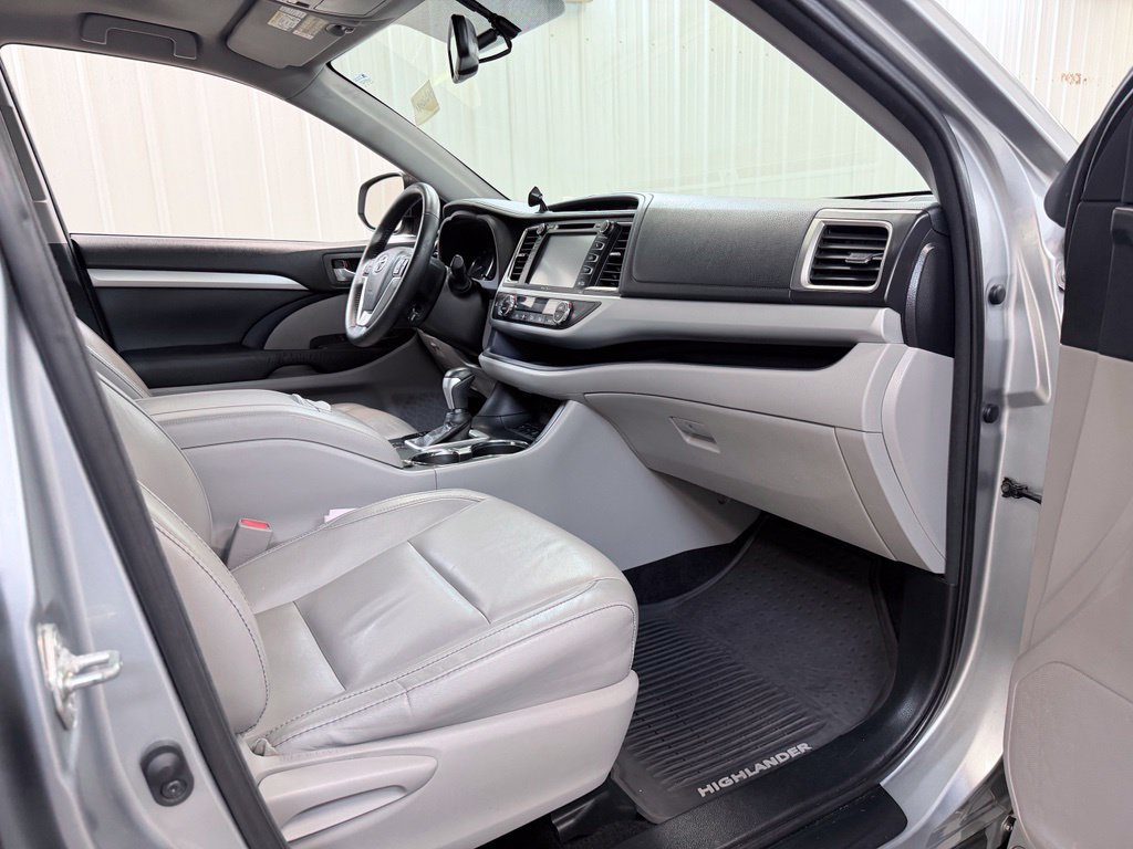 Used 2015 Toyota Highlander XLE AWD/4WD image 38