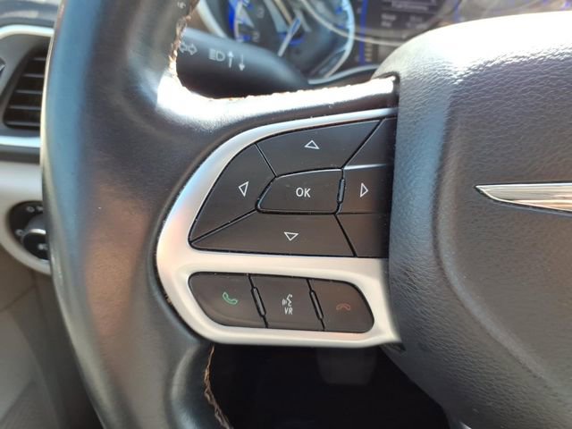 Used 2018 Chrysler Pacifica Touring-L FWD image 23