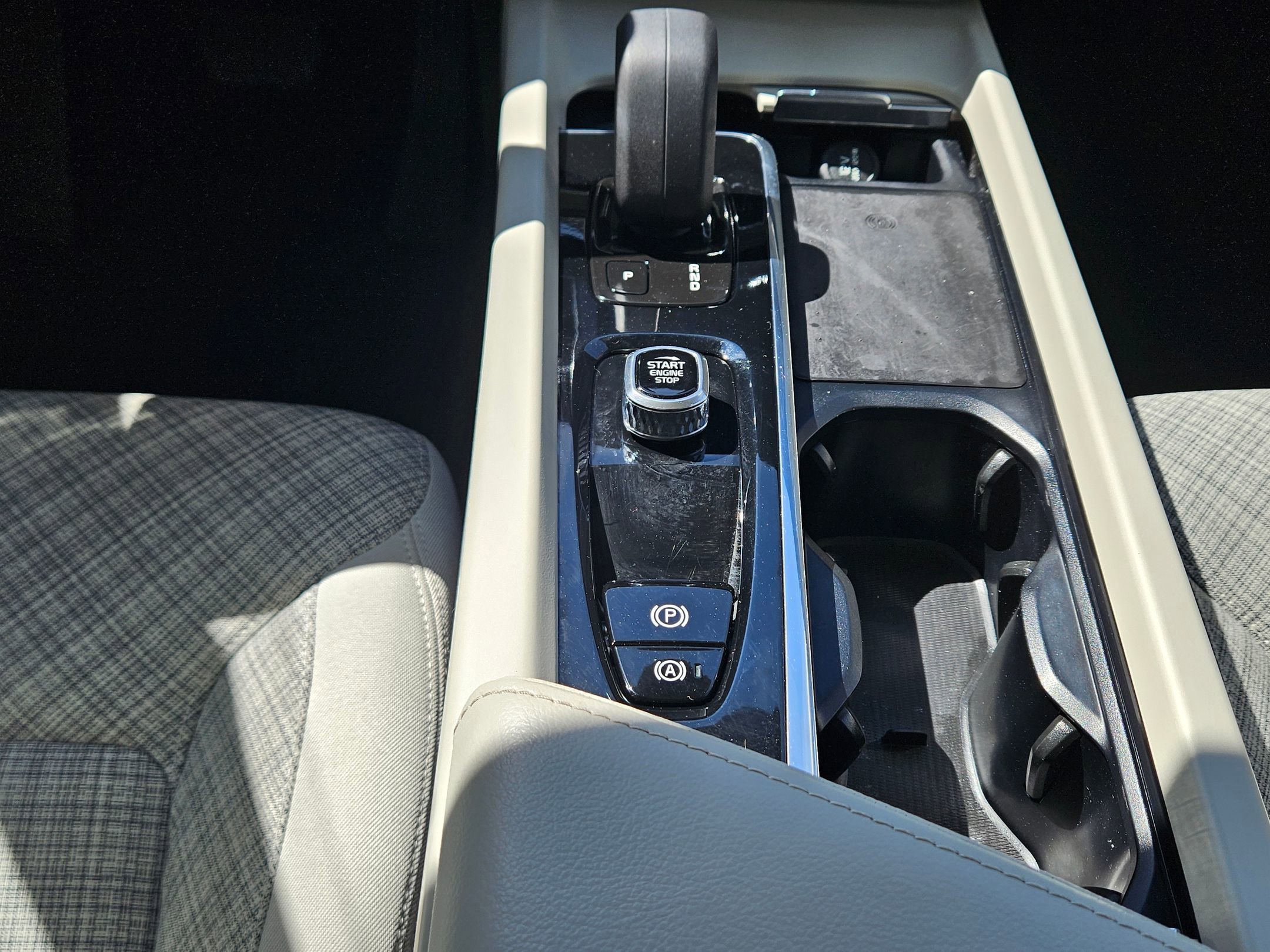 Used 2022 Volvo XC60 B5 Momentum image 13