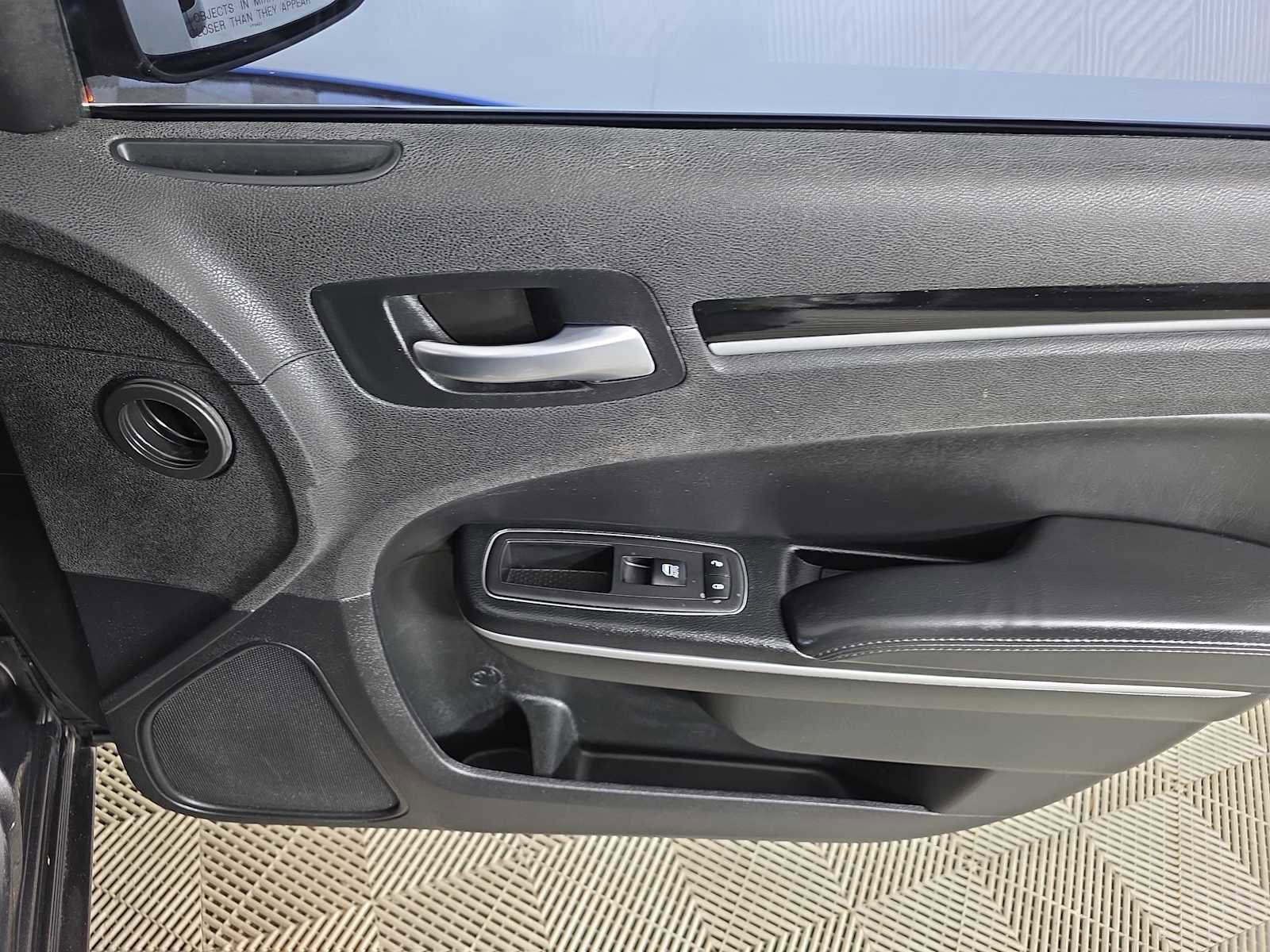 Used 2023 Chrysler 300 Touring image 29