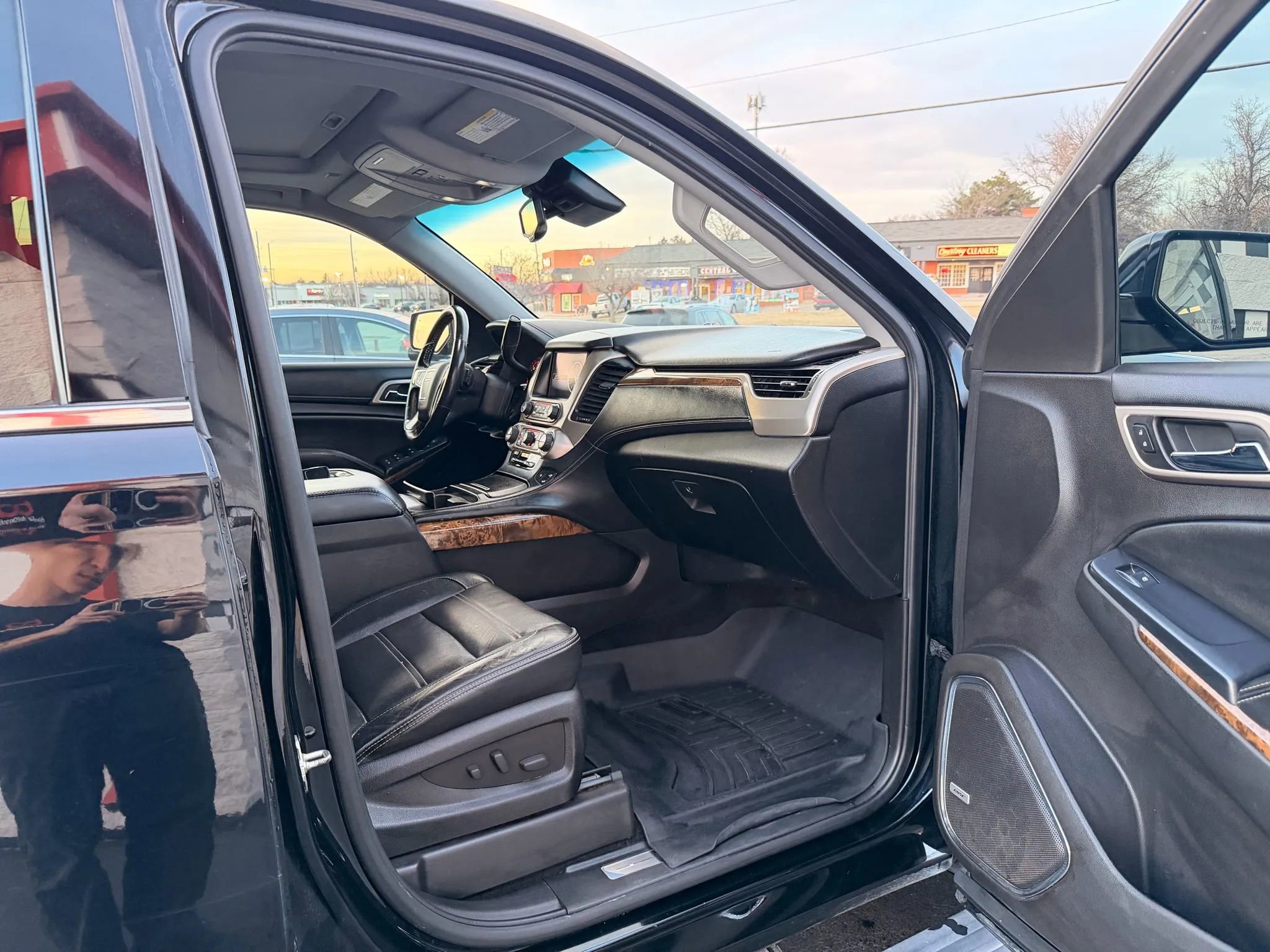 Used 2015 GMC Yukon Denali w/ Premium Package image 37
