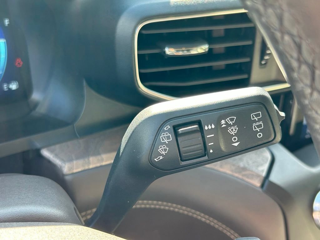 Used 2020 Ford Explorer Platinum w/ Premium Technology Package AWD/4WD image 27