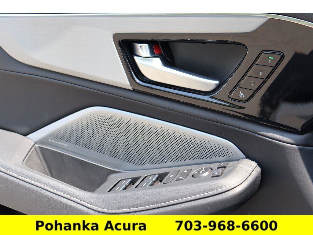 Used 2025 Acura MDX SH-AWD w/ Technology Package image 17