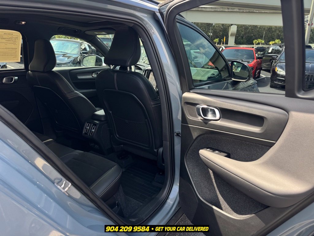 Used 2022 Volvo XC40 T5 R-Design w/ Climate Package AWD/4WD image 31