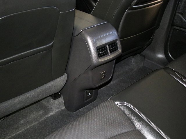 Used 2024 GMC Terrain SLT image 27