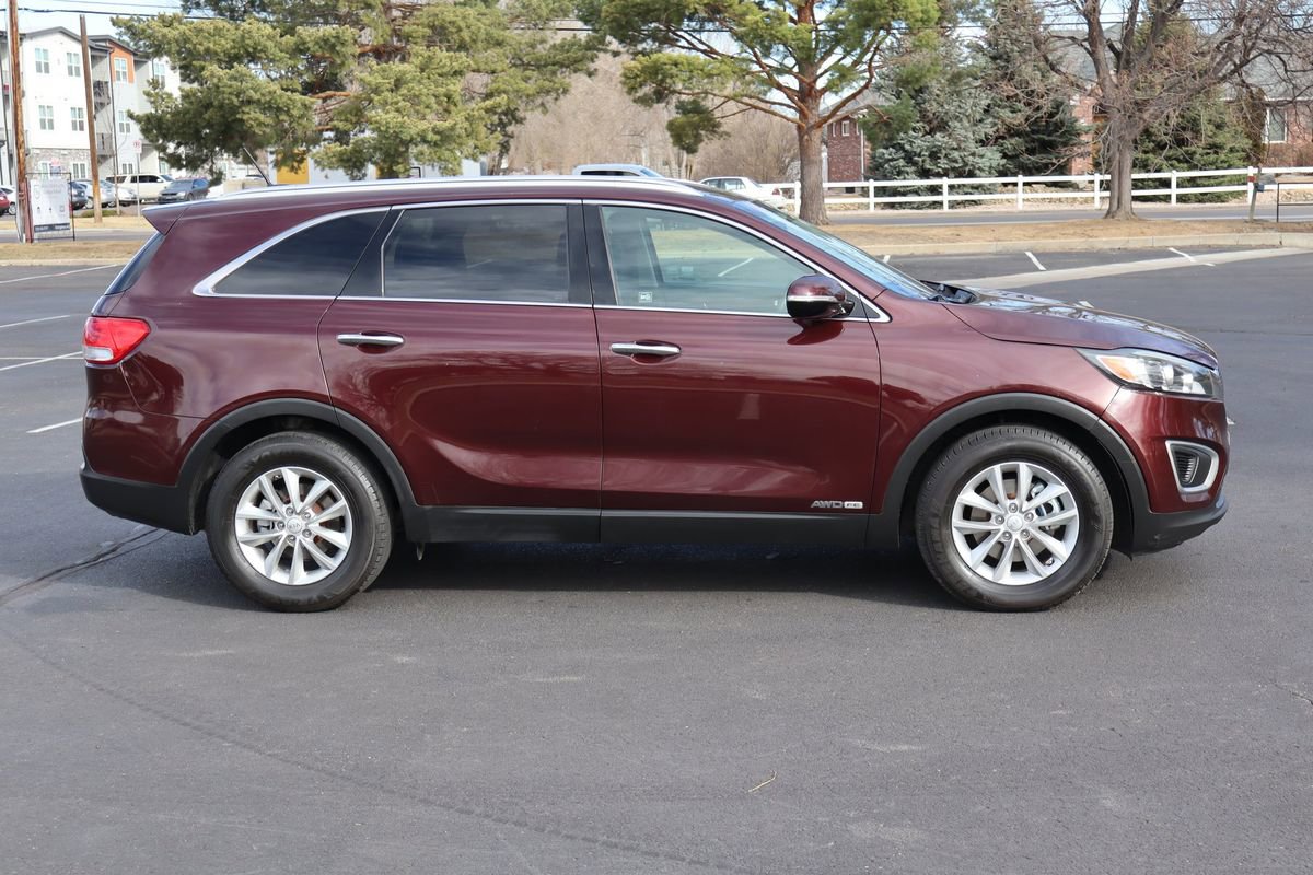 Used 2017 Kia Sorento AWD image 3