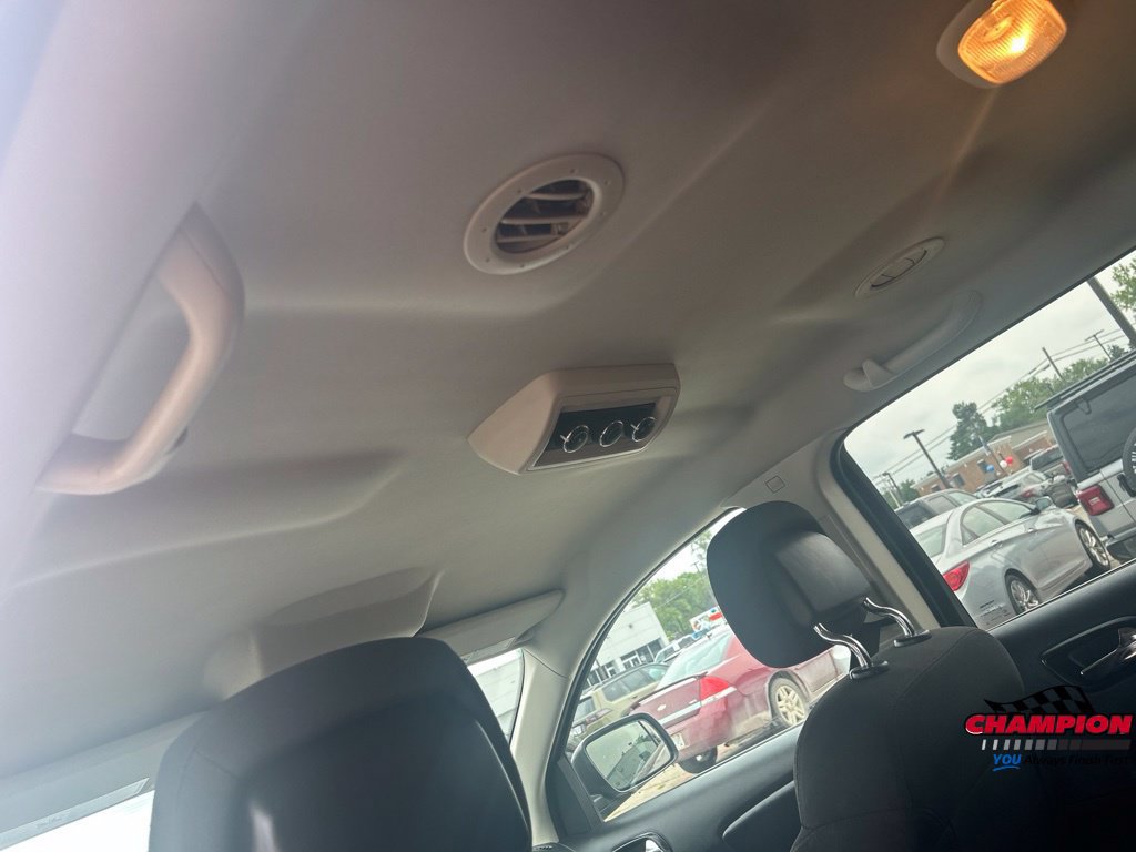 Used 2019 Dodge Journey SE FWD image 13