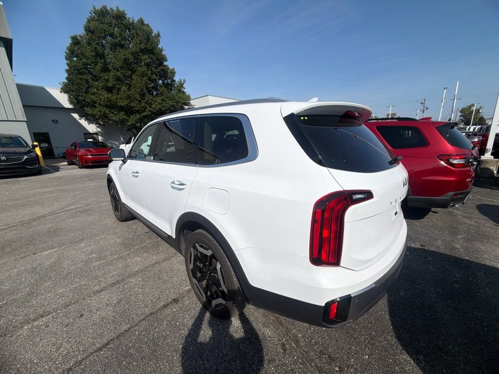 Used 2025 Kia Telluride S FWD image 3