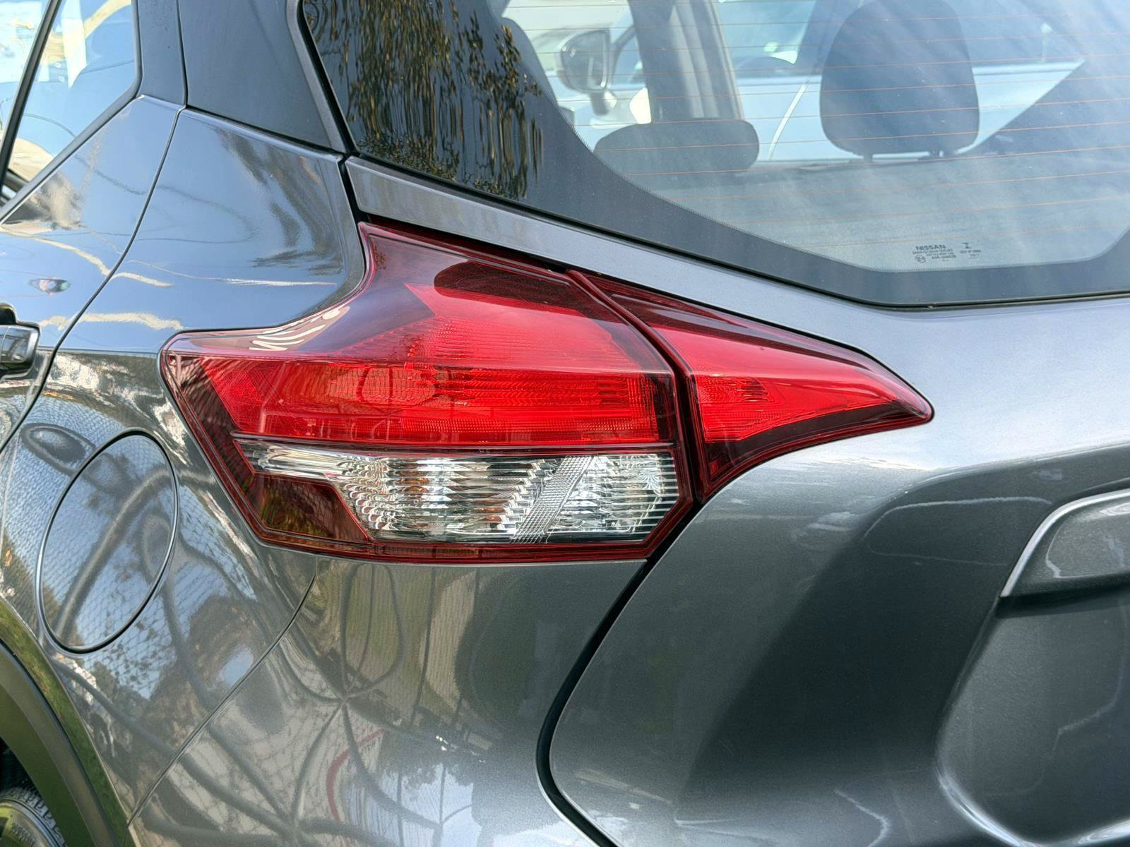 Used 2020 Nissan Kicks SR FWD image 9