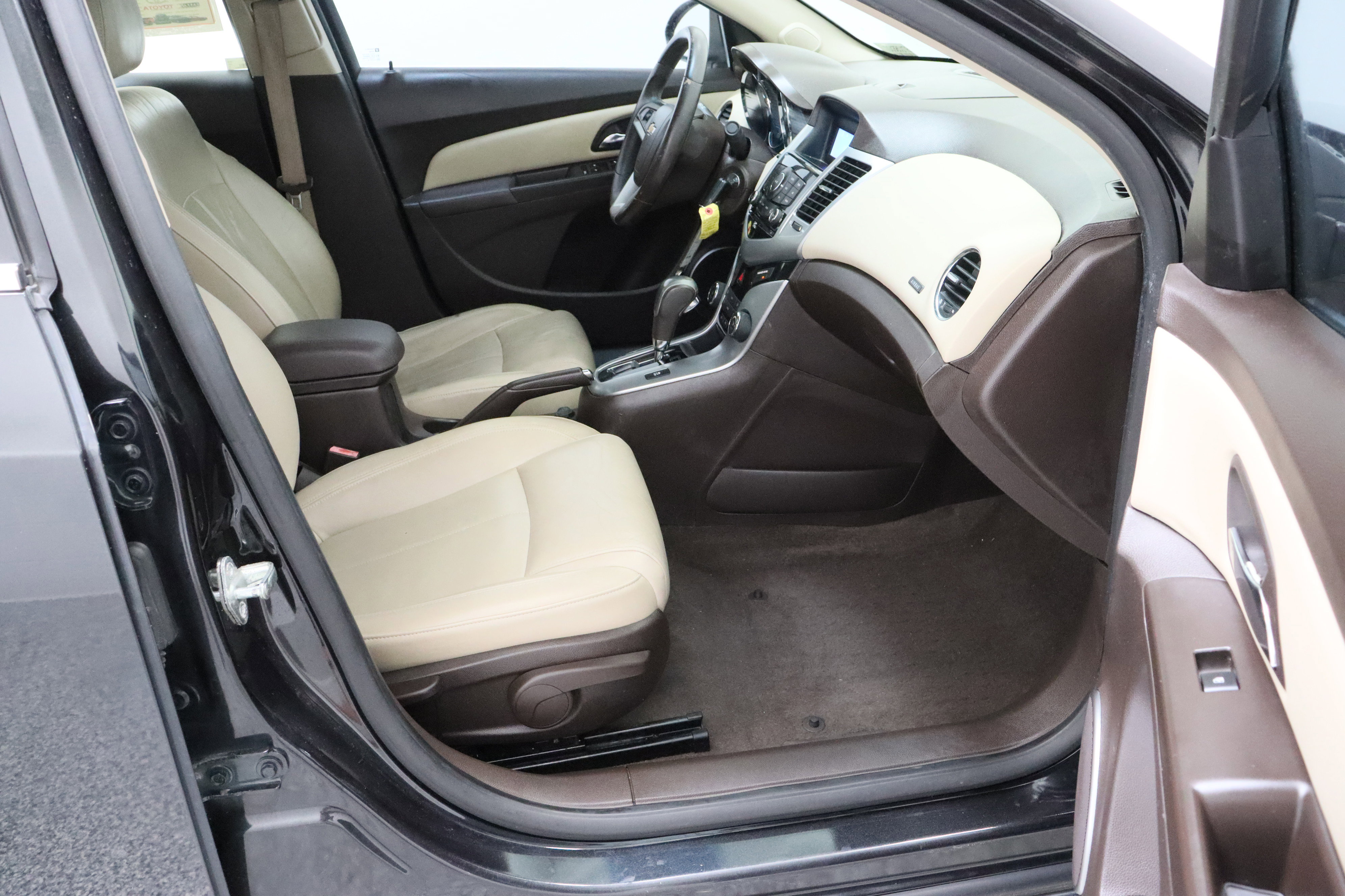 Used 2011 Chevrolet Cruze LTZ image 33