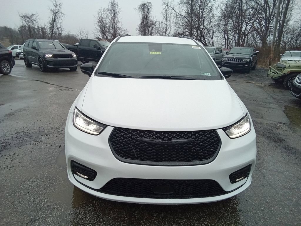 New 2026 Chrysler Pacifica Select w/ S Appearance Package image 9