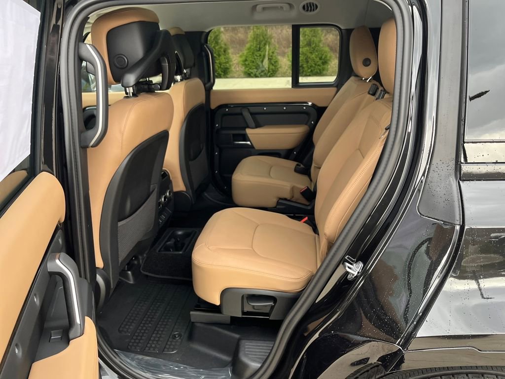 New 2026 Land Rover Defender 130 X-Dynamic SE image 19