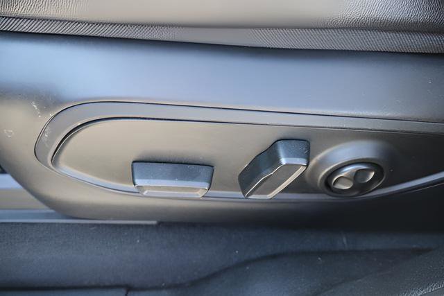 Used 2024 Jeep Grand Cherokee Limited AWD/4WD image 24