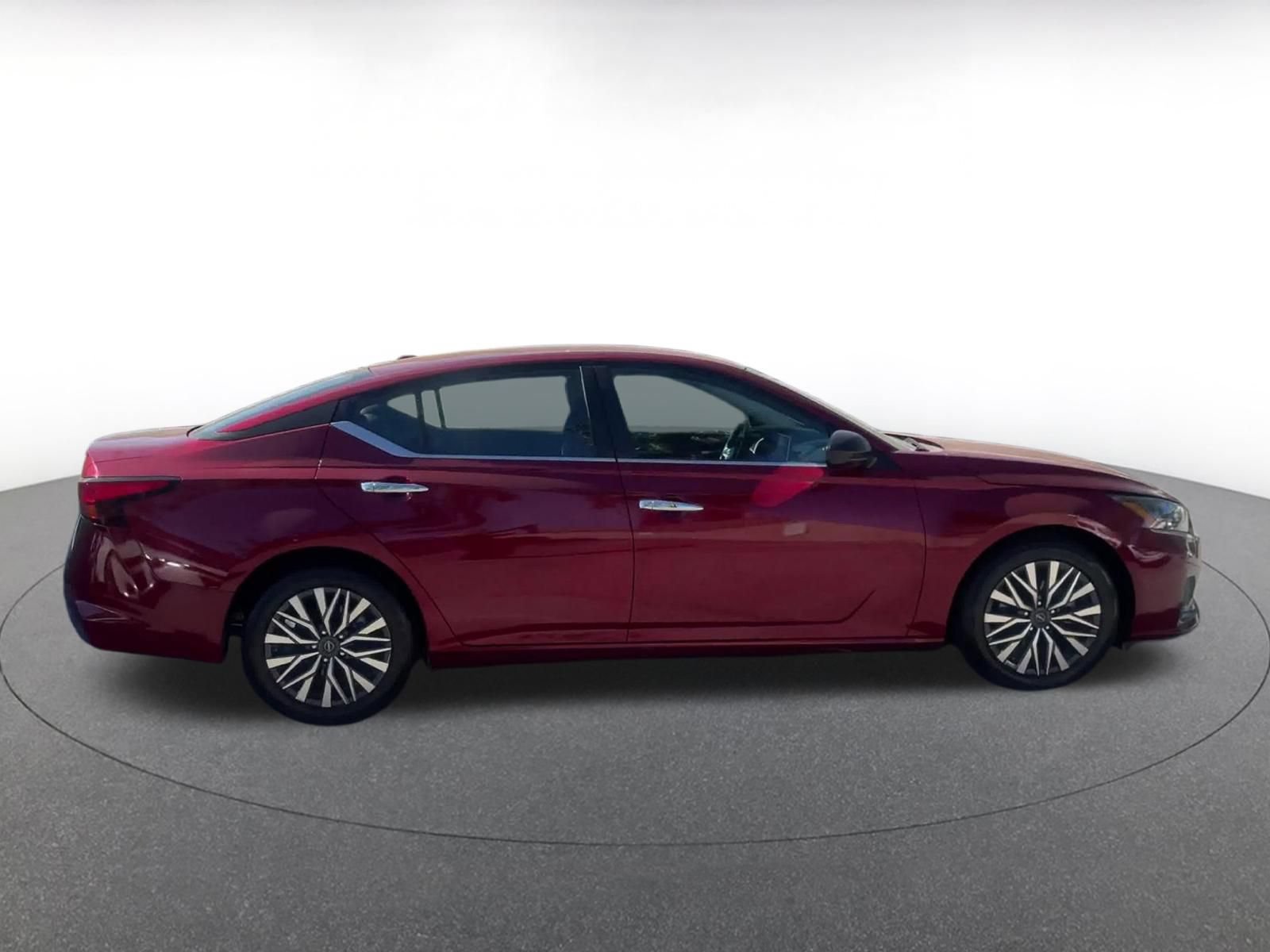Used 2025 Nissan Altima 2.5 SV FWD image 15