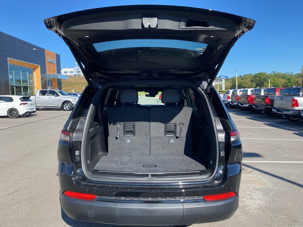 New 2025 Jeep Grand Cherokee L Limited w/ Black Appearance Package image 17
