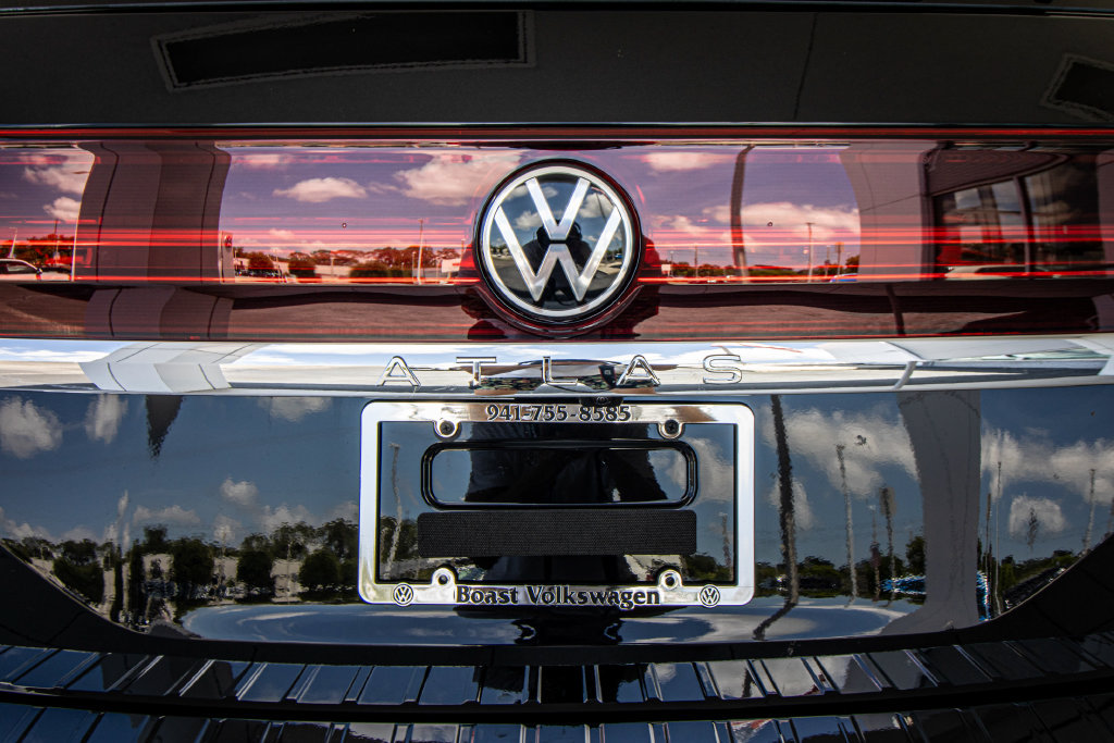 New 2026 Volkswagen Atlas SE FWD image 17