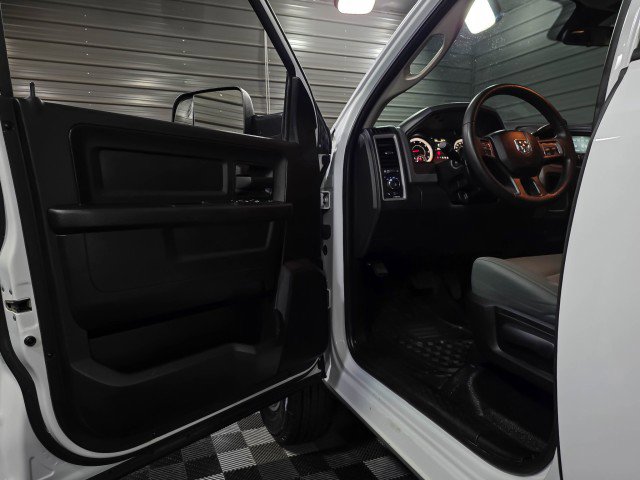 Used 2017 RAM 3500 Tradesman w/ Chrome Appearance Group image 30