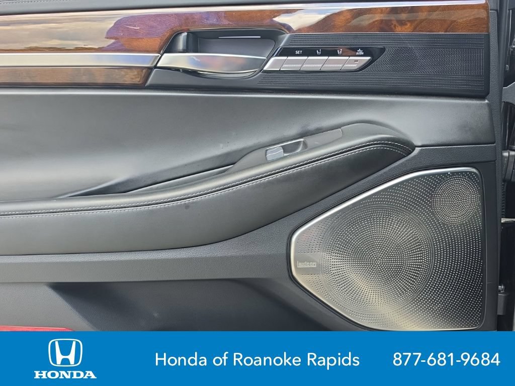 Used 2017 Genesis G90 5.0 Ultimate RWD image 14
