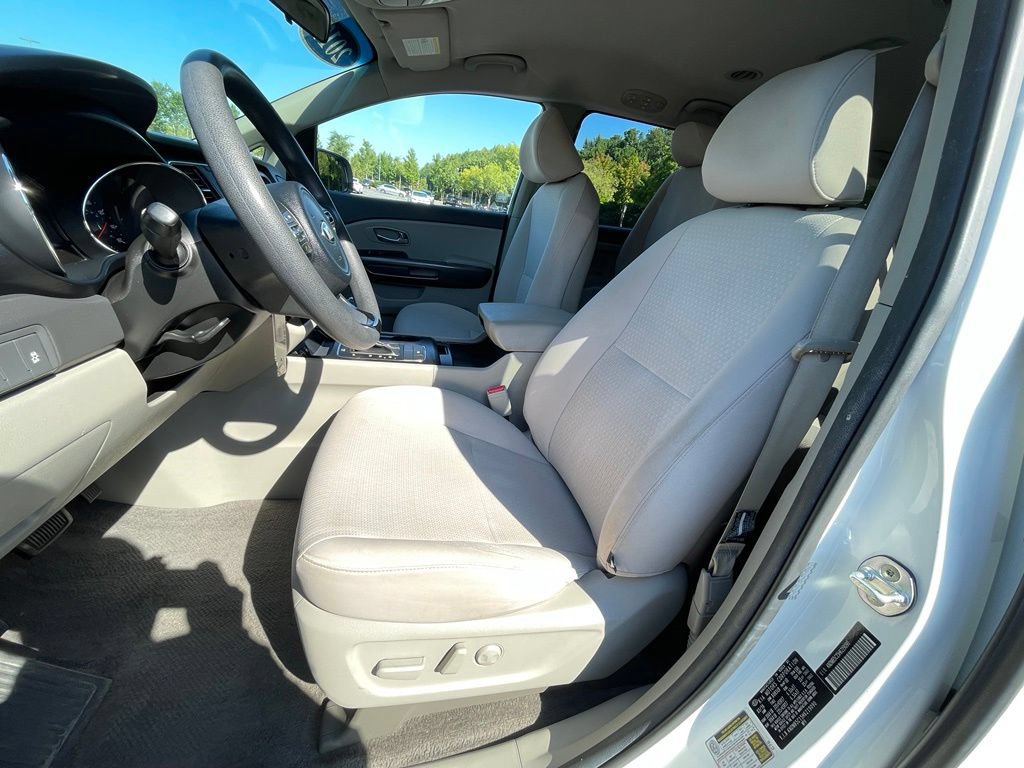 Used 2017 Kia Sedona LX FWD image 25