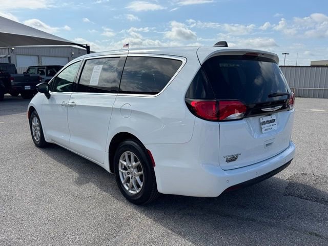 Used 2025 Chrysler Voyager LX FWD image 4