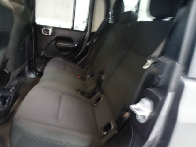 Used 2022 Jeep Gladiator Sport AWD/4WD image 4