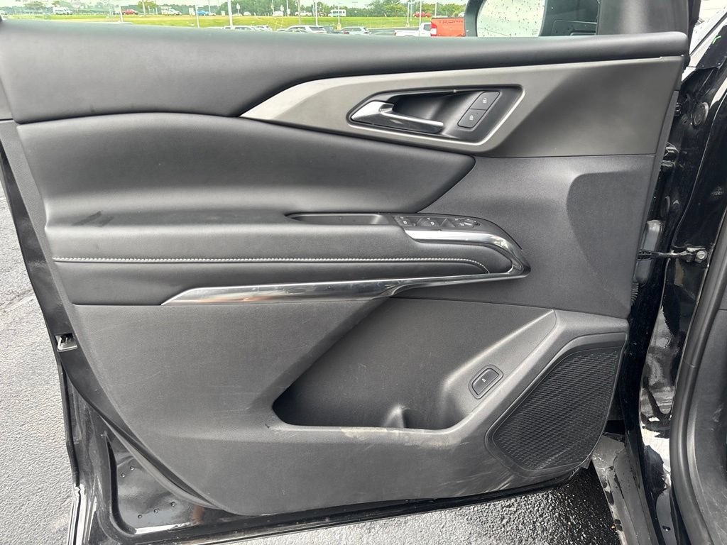 Used 2024 Chevrolet Traverse LT FWD image 7