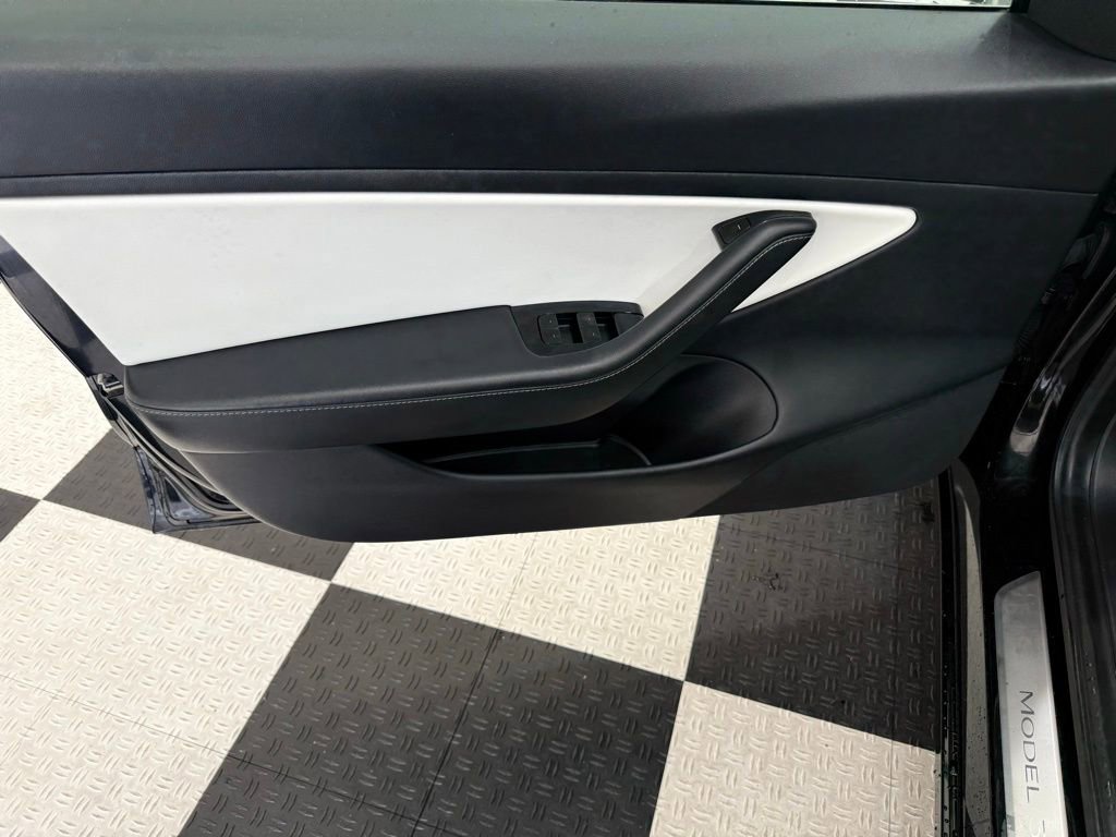 Used 2020 Tesla Model 3 Performance image 13