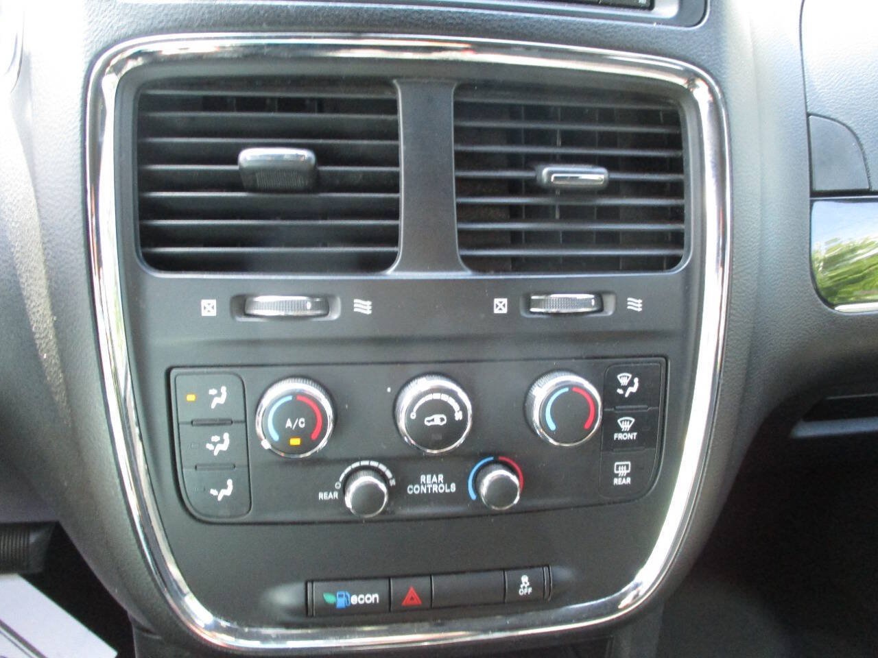 Used 2018 Dodge Grand Caravan SE FWD image 11