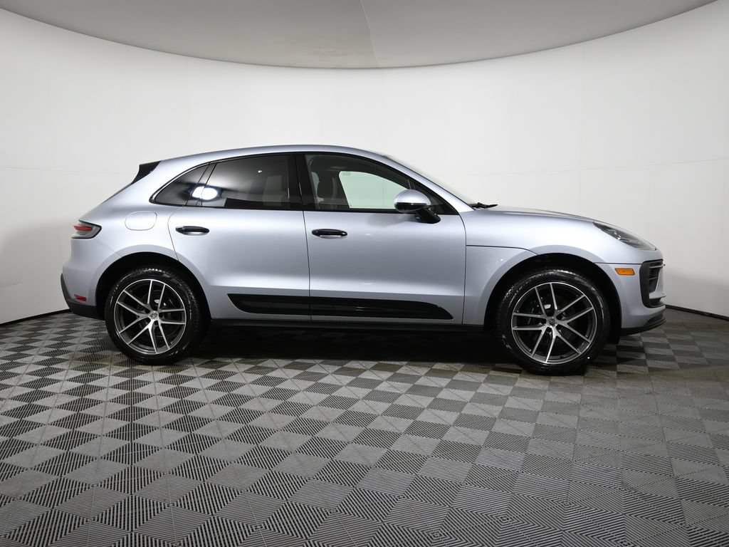 Used 2026 Porsche Macan AWD/4WD image 8