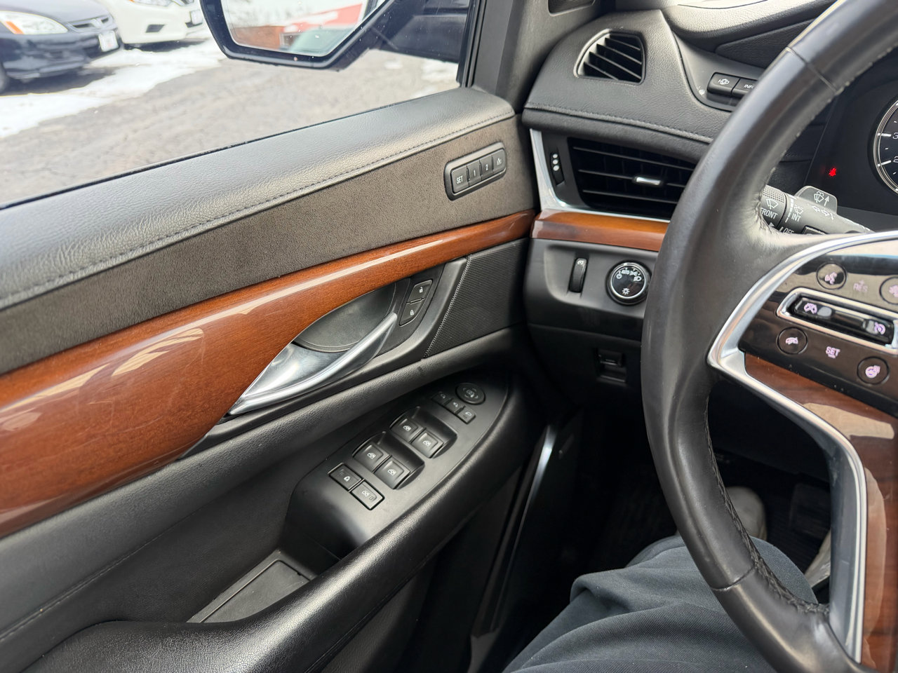 Used 2018 Cadillac Escalade Premium Luxury image 11