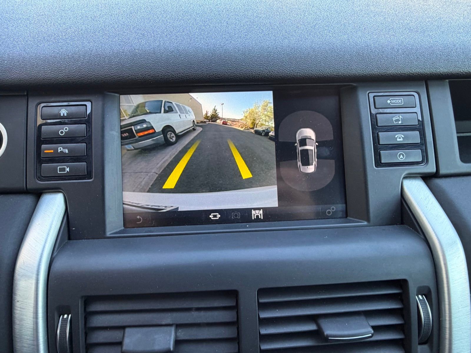 Used 2019 Land Rover Discovery Sport HSE image 17