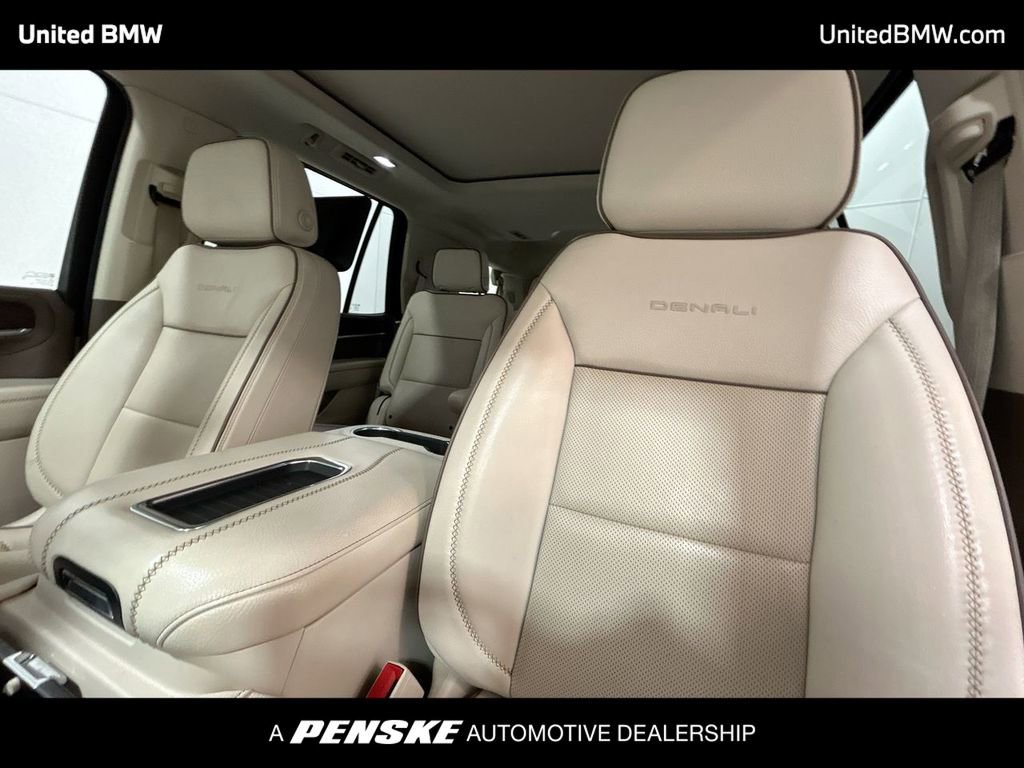 Used 2021 GMC Yukon Denali w/ Denali Premium Package image 13