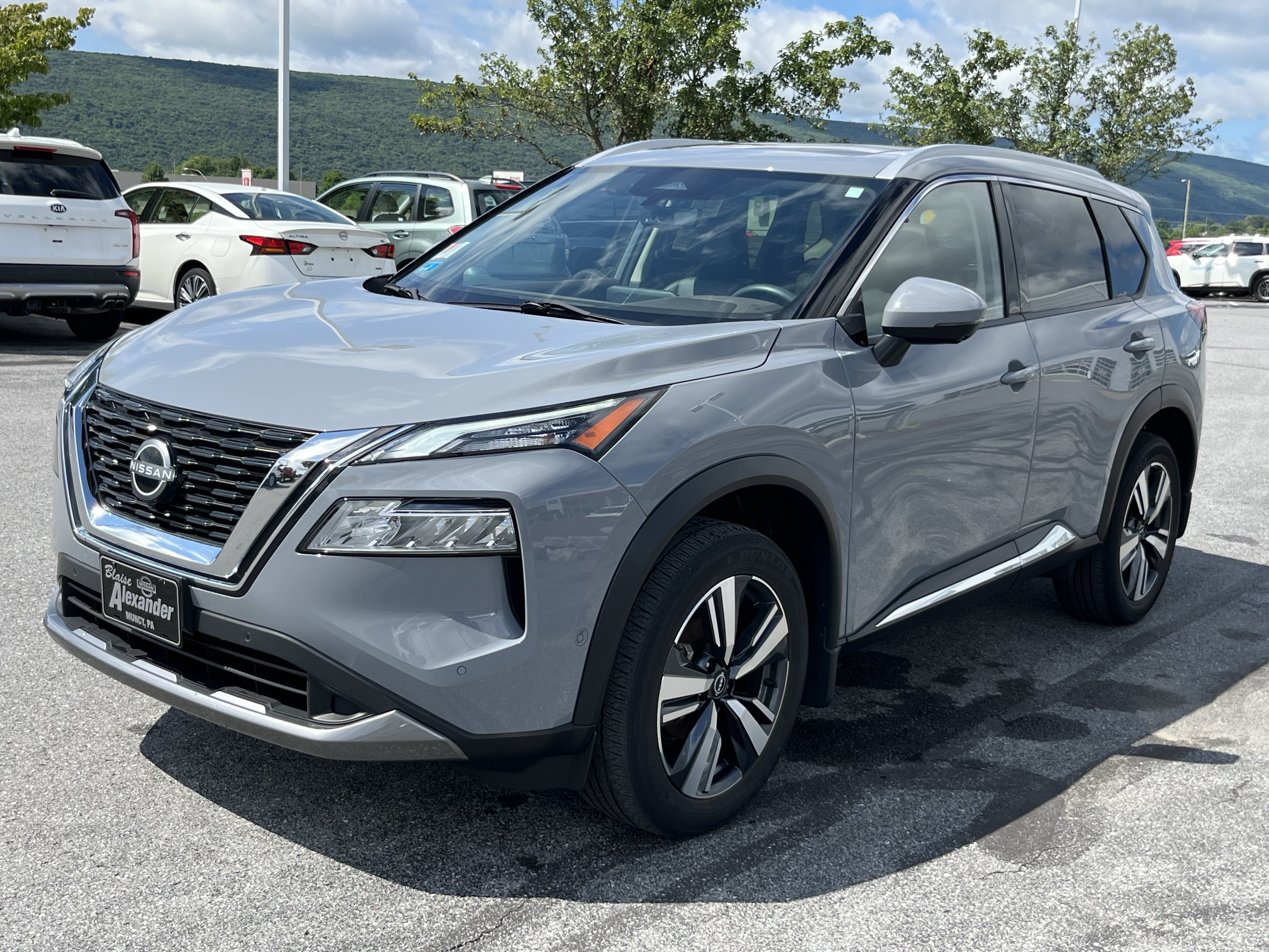 Used 2023 Nissan Rogue SL w/ SL Premium Package AWD/4WD image 11