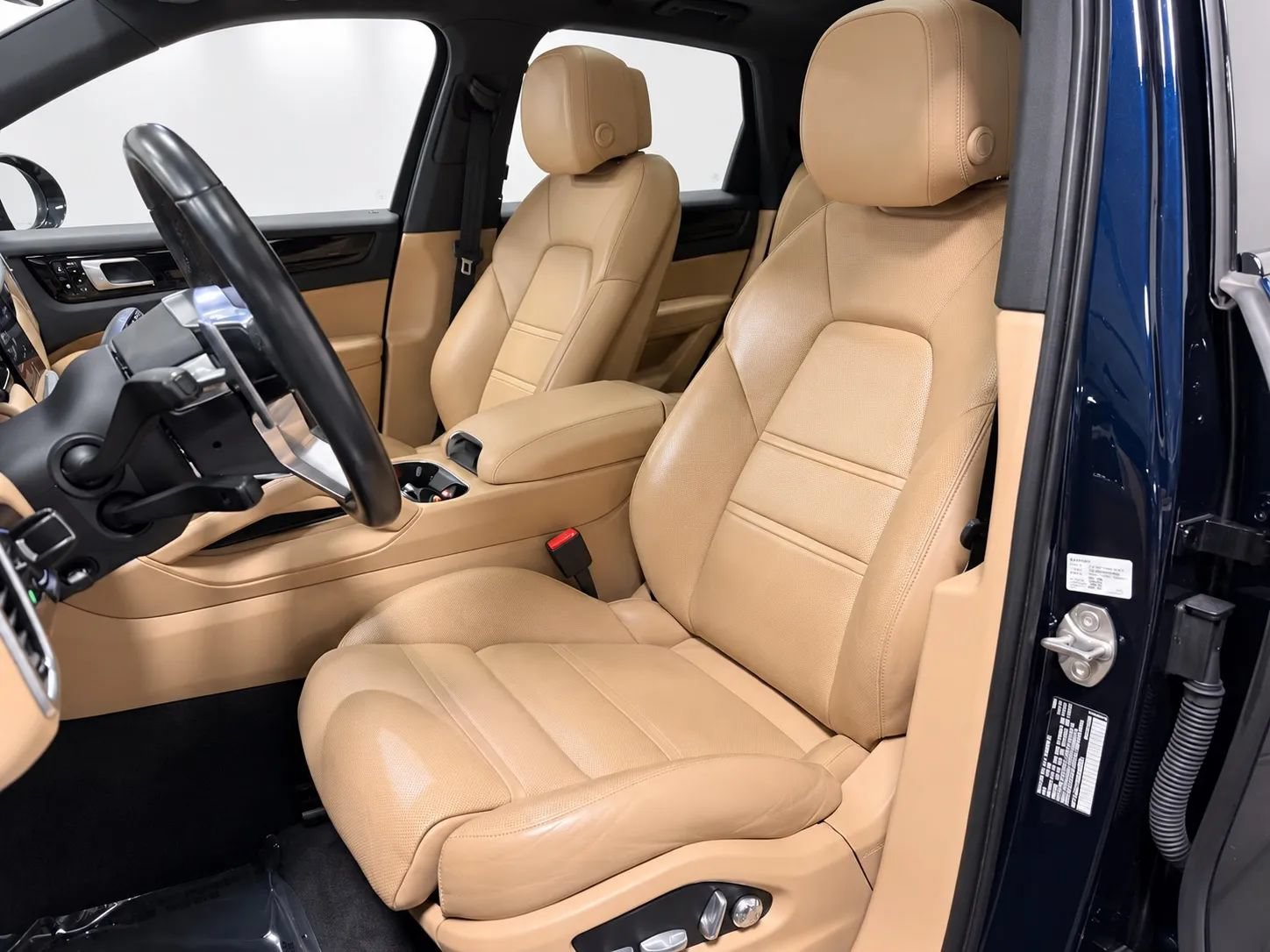 Used 2021 Porsche Cayenne AWD/4WD image 11