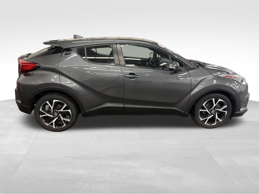 Used 2018 Toyota C-HR XLE image 2