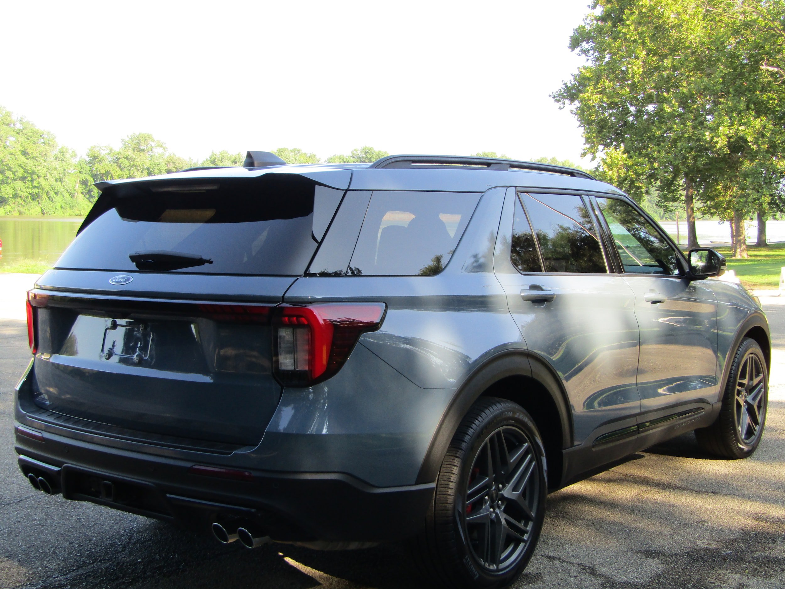 Used 2025 Ford Explorer ST w/ Sun And Sound Package AWD/4WD image 4