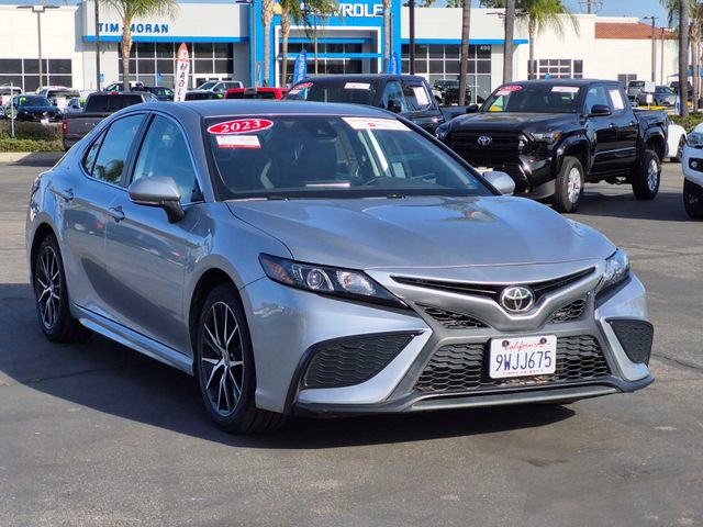 Used 2023 Toyota Camry SE image 3