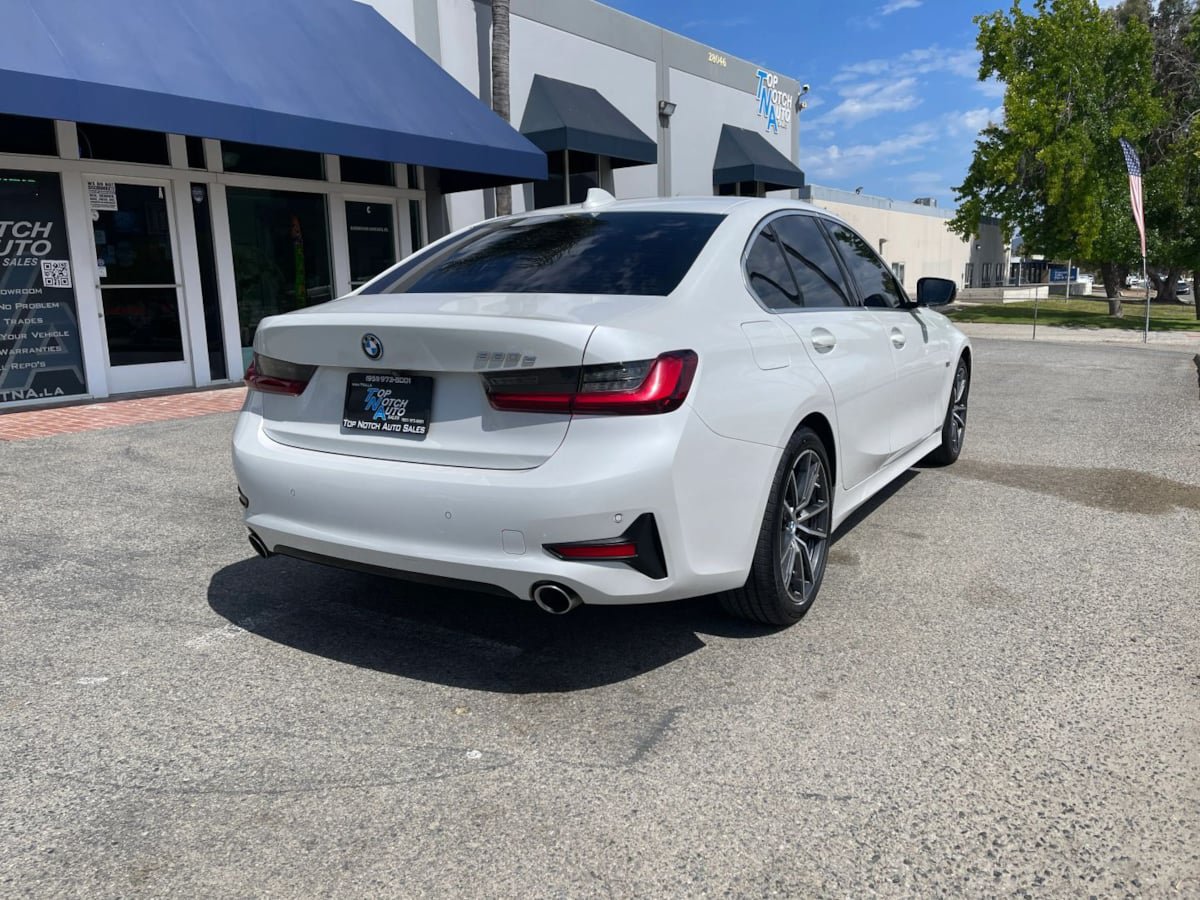 Used 2022 BMW 330e w/ Driving Assistance Package RWD image 5