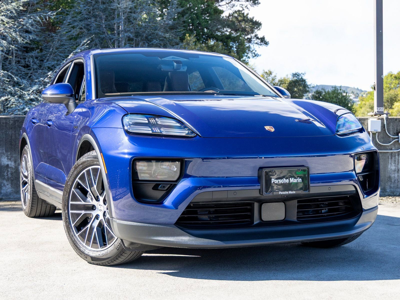 Certified 2025 Porsche Macan 4 Electric image 9
