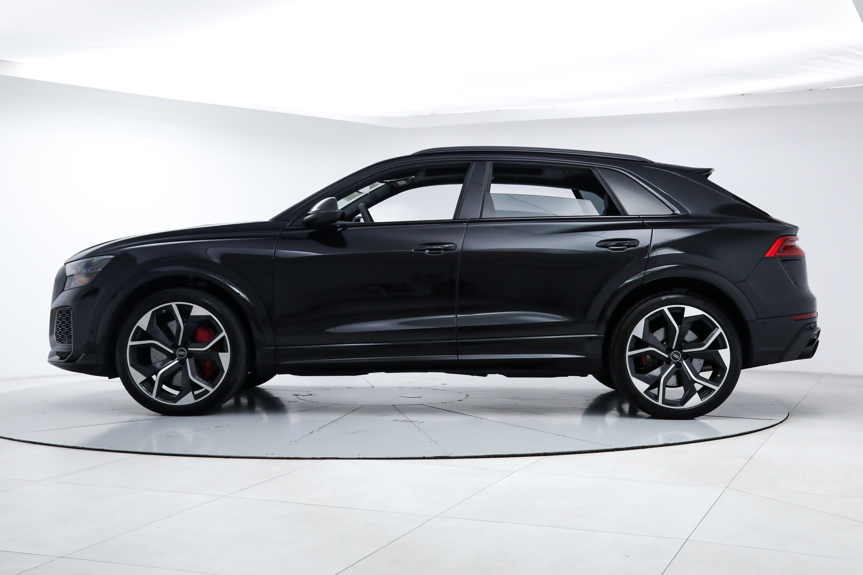 Used 2024 Audi RS Q8 AWD/4WD image 2