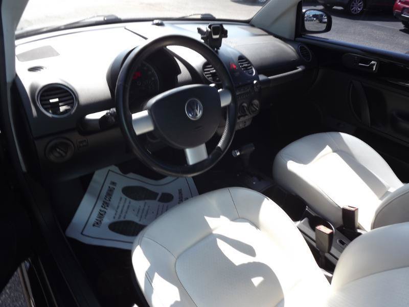 Used 2010 Volkswagen Beetle Convertible FWD image 12