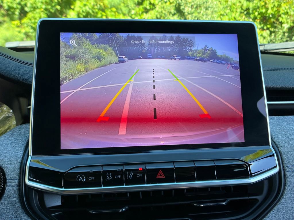 Used 2024 Jeep Compass Latitude image 18