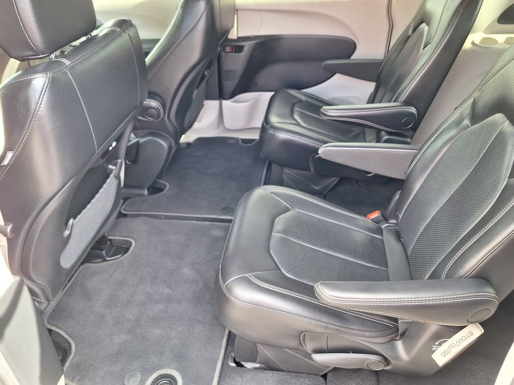 Used 2022 Chrysler Pacifica Touring-L FWD image 11