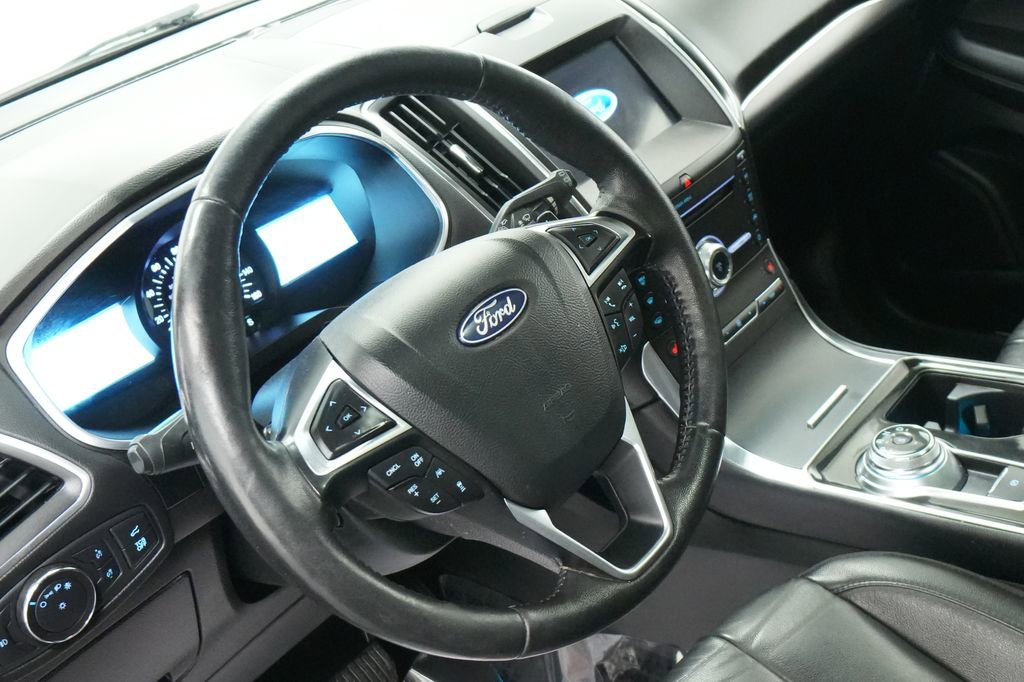 Used 2019 Ford Edge Titanium w/ Cold Weather Package AWD/4WD image 14
