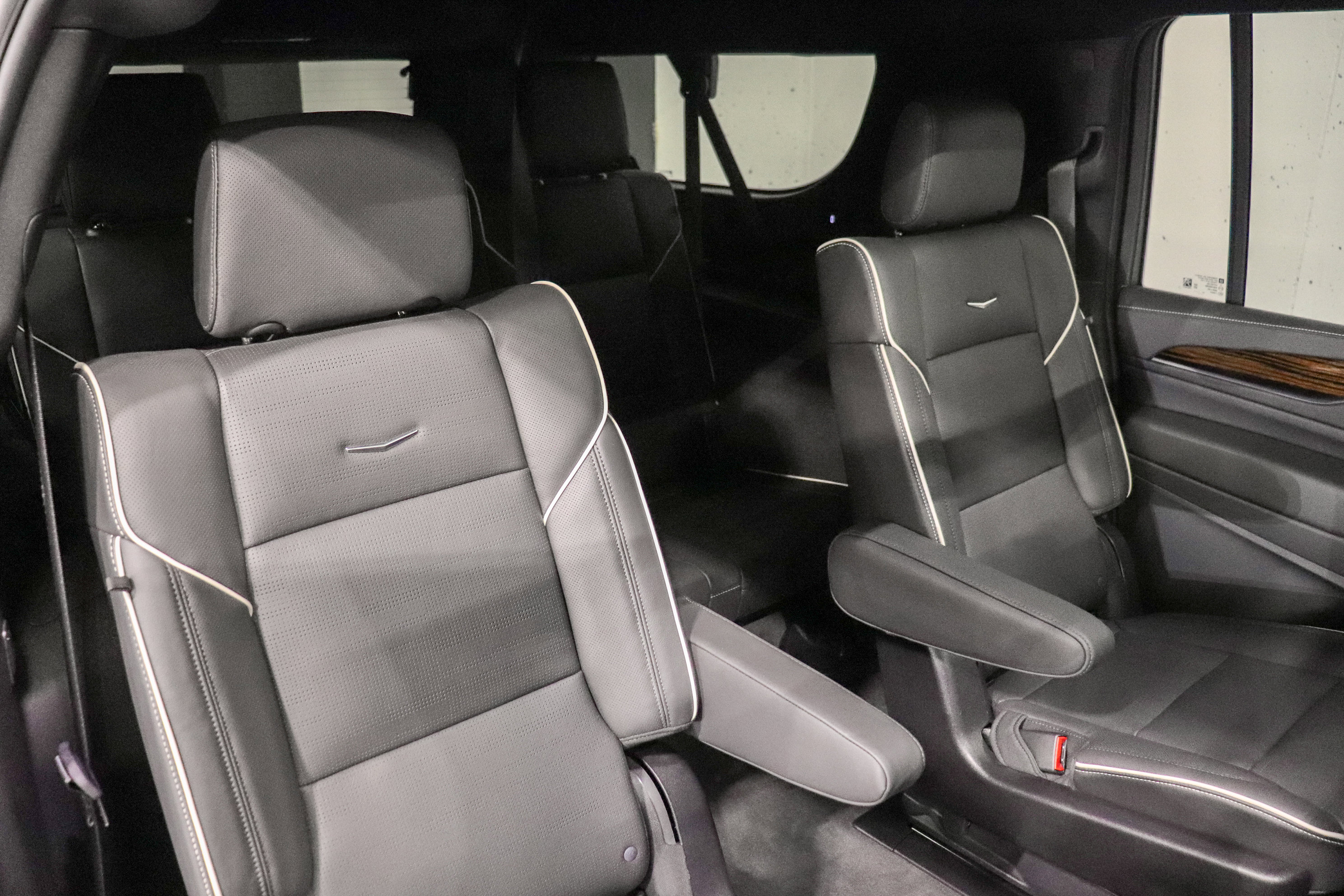 Used 2023 Cadillac Escalade ESV Premium Luxury image 23