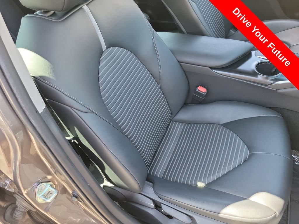 Used 2020 Toyota Camry SE FWD image 19