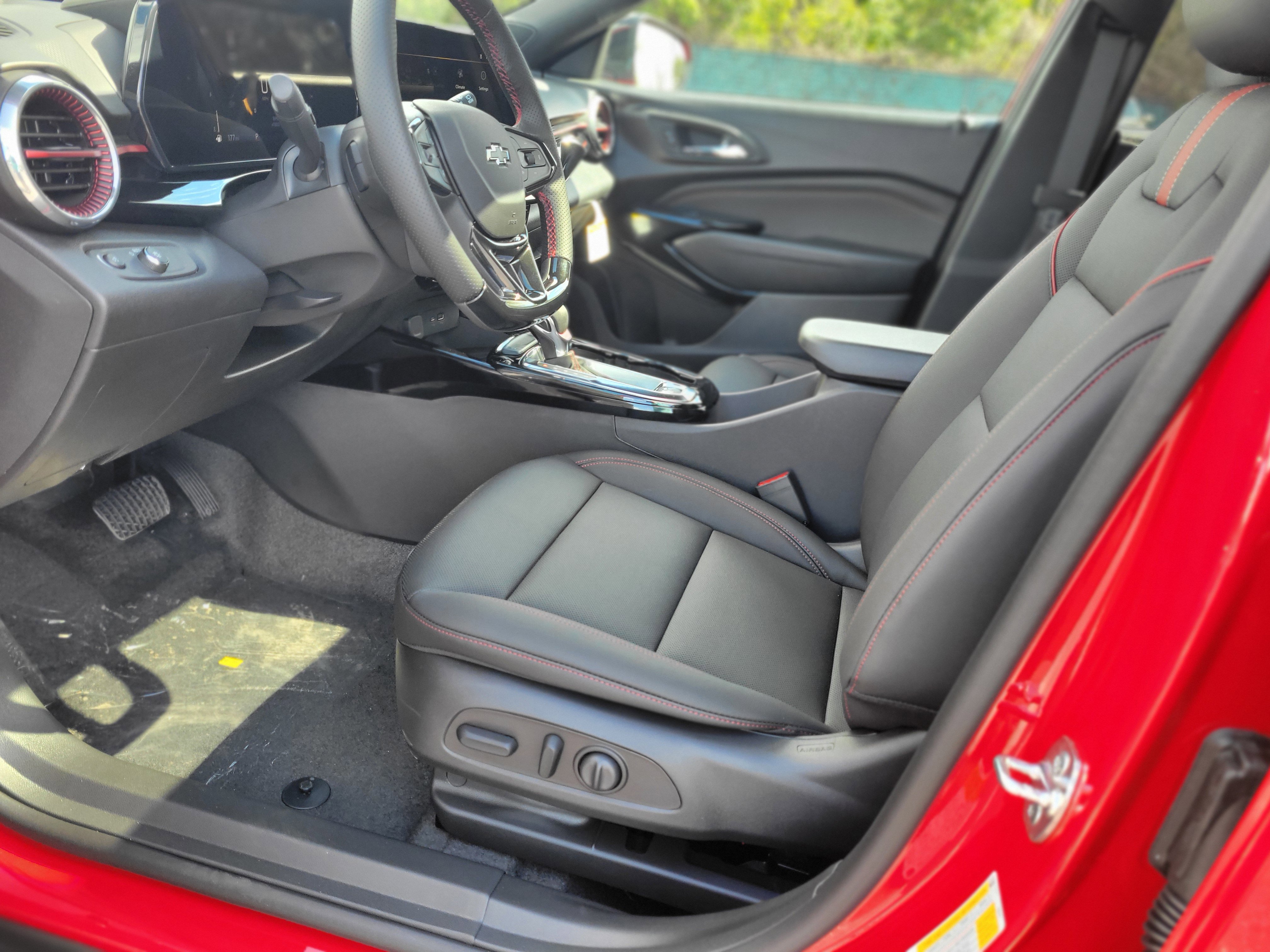 New 2026 Chevrolet Trax RS w/ Sunroof Package image 31